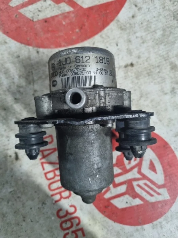 Насос вакуумный Volkswagen Golf 2010 AJ5