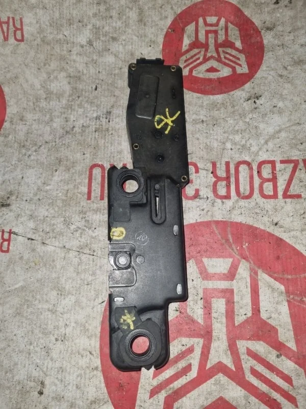 Доводчик крышки багажника Audi A6 Allroad 2007 4F5