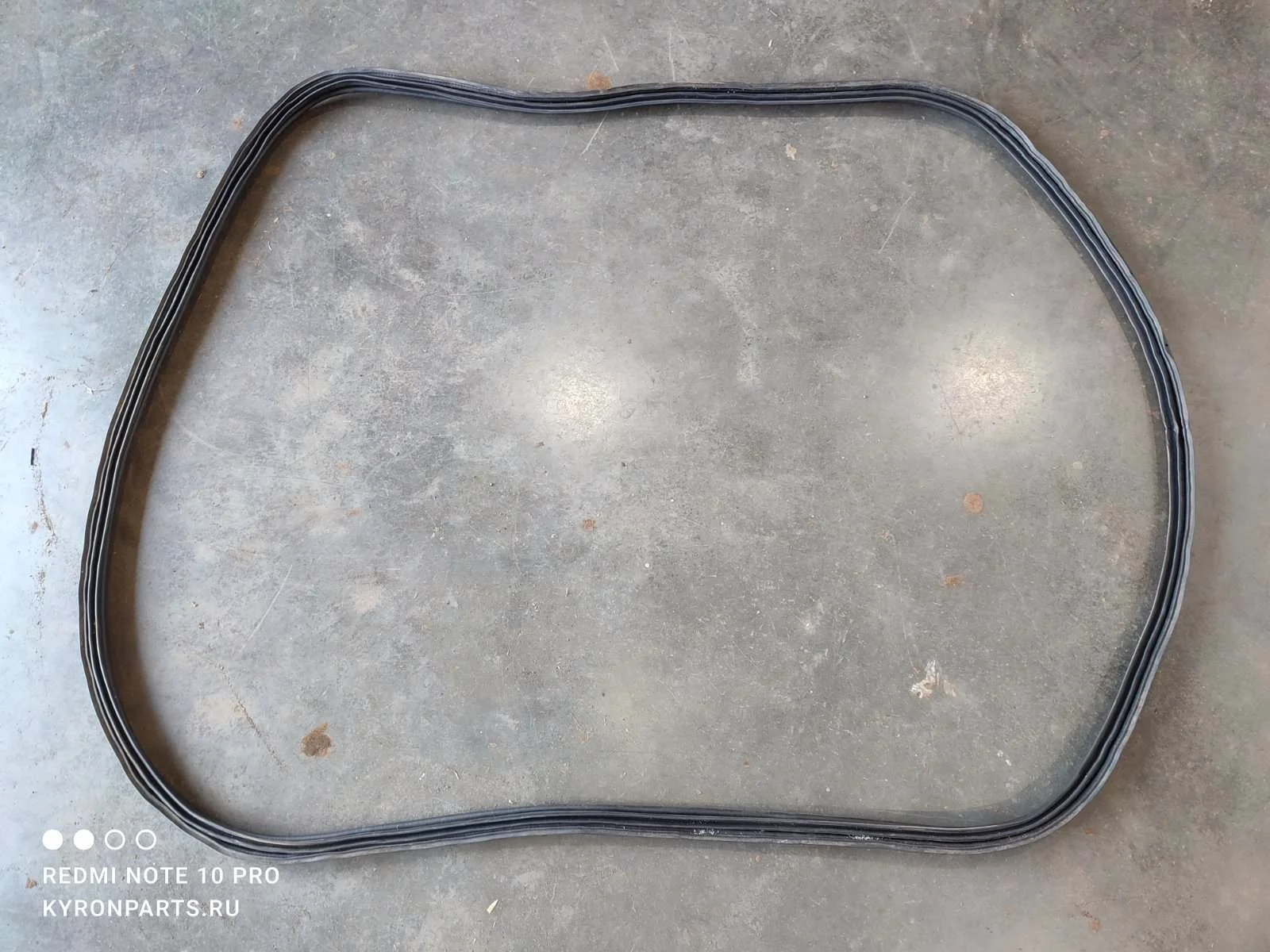 Уплотнитель крышки багажника Hyundai IX35 2011 LM