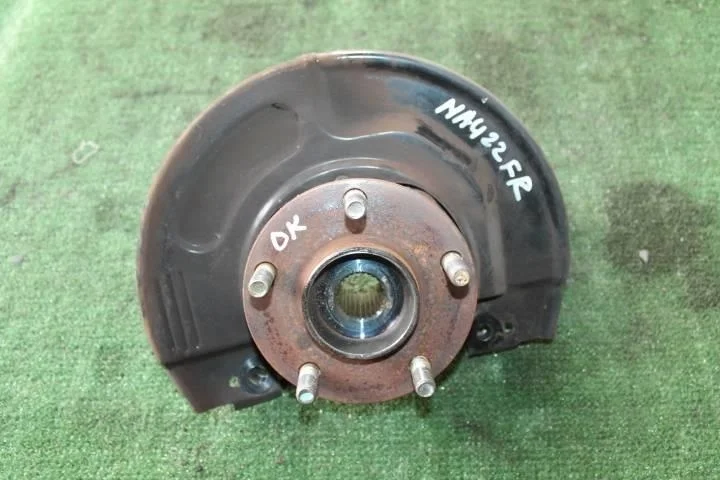 Б.у. кулак поворотный MITSUBISHI GRANDIS NA4W MITSUBISHI GRANDIS NA4W