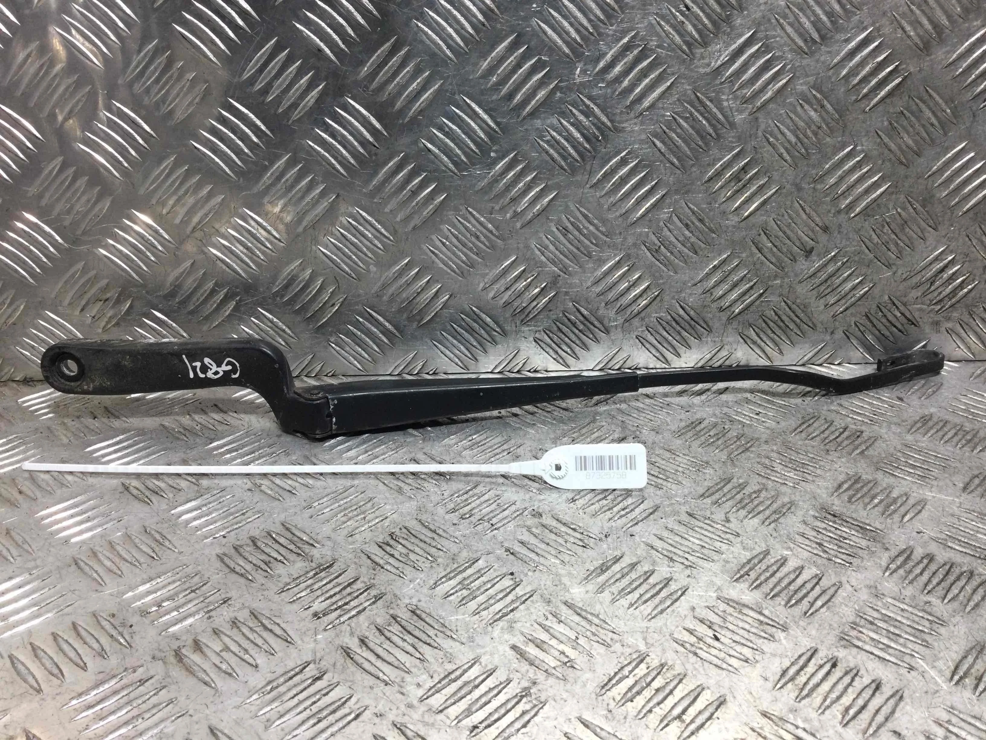 Щеткодержатель (поводок стеклоочистителя, дворник) Volkswagen Polo 3 поколение [рестайлинг] (2000-2002) бензин 1.4 i Механика 5-дв, х/б