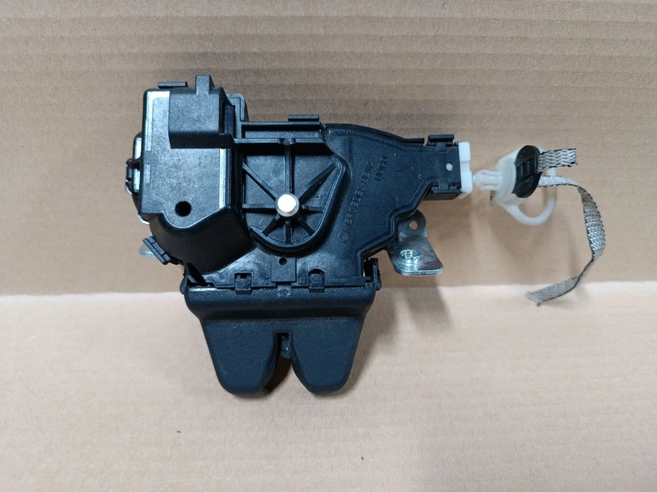 Замок багажника для Mercedes CLA-klasse C117 2013-2019