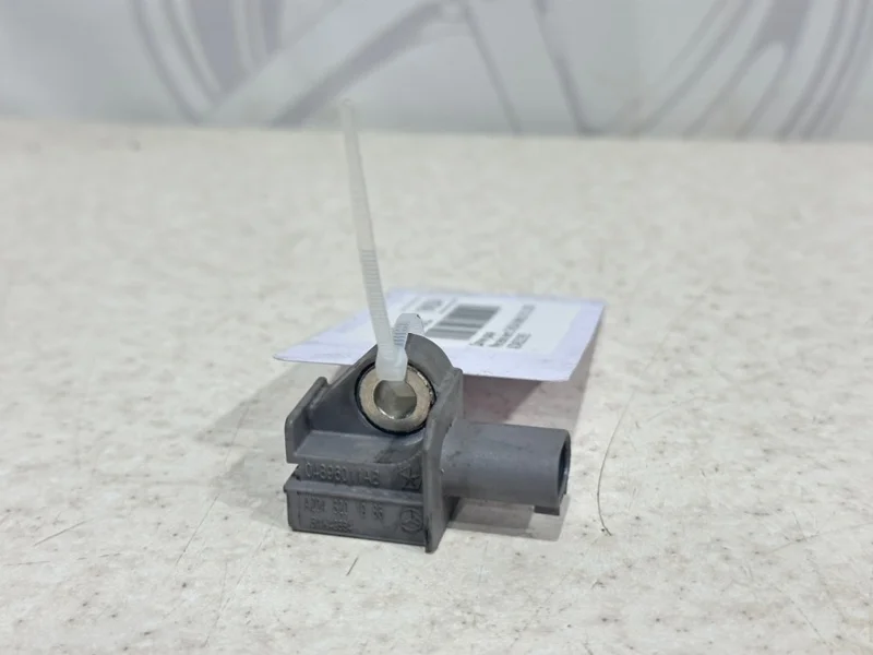 Датчик удара Mercedes-benz 2010 W204