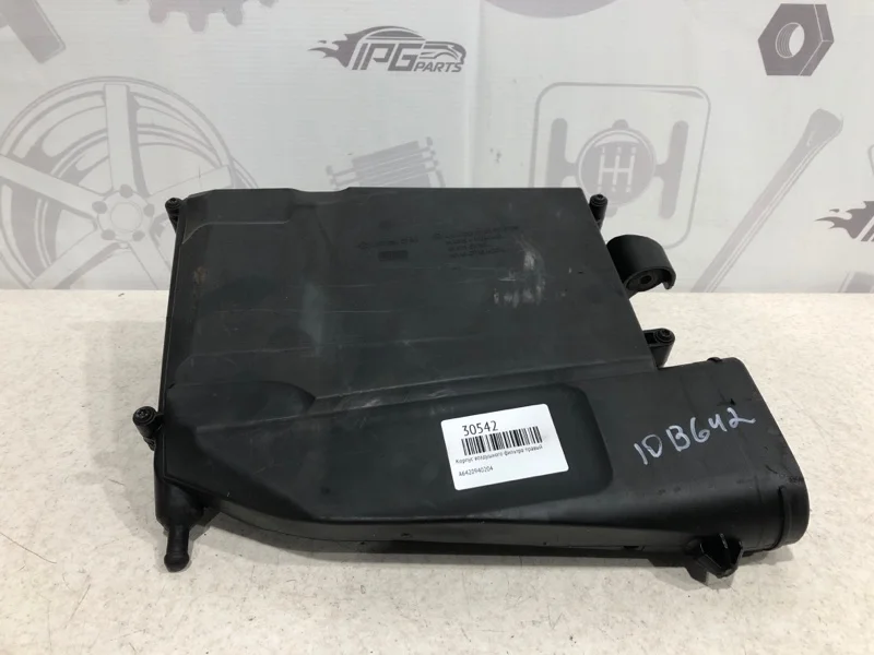 Корпус воздушного фильтра правый Mercedes-benz W211