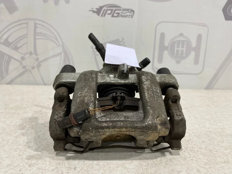 Тормозной суппорт задний правый Mercedes-benz 2011 W204