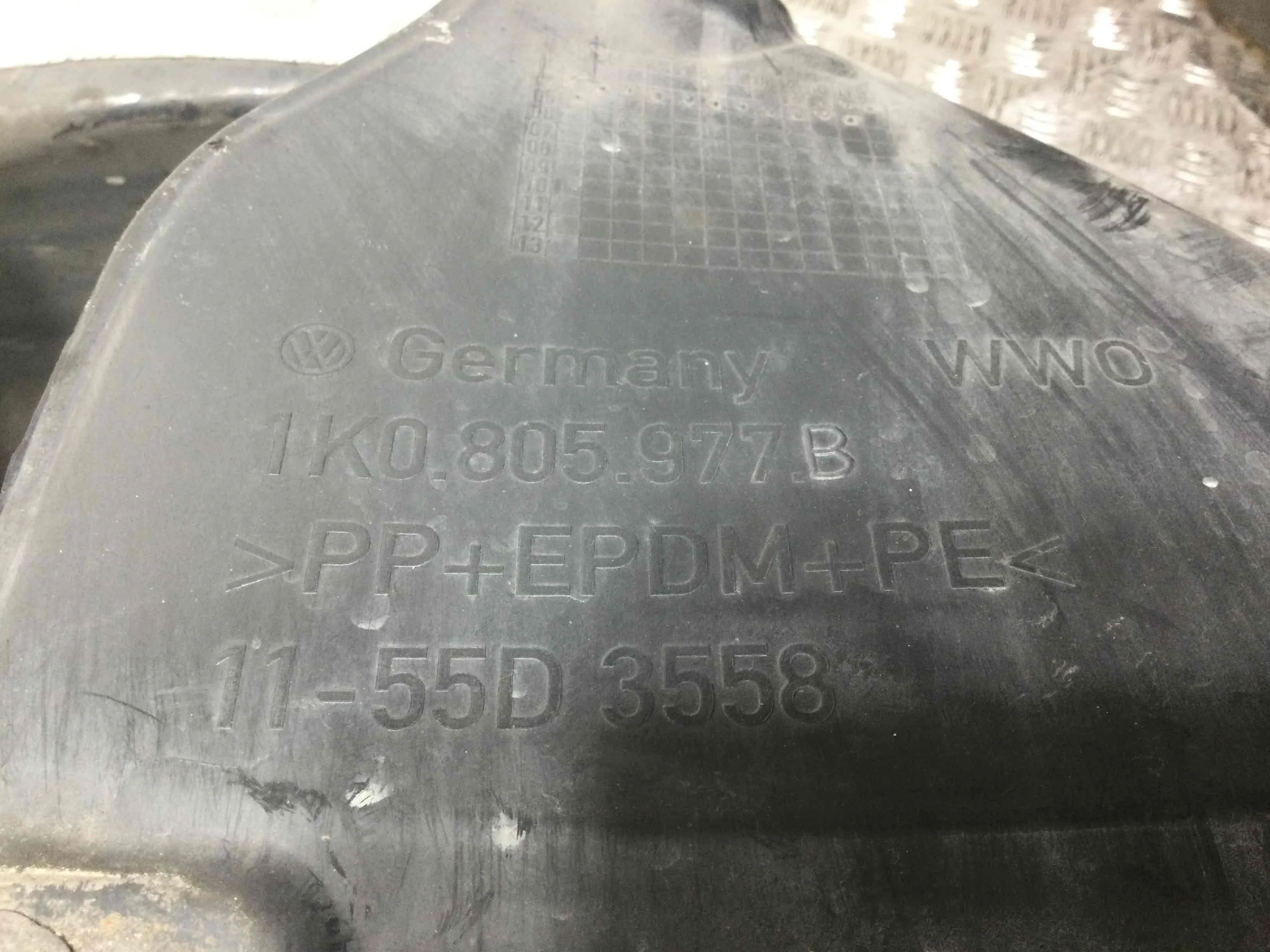 Защита арок передняя левая (подкрылок) Volkswagen Golf 5 поколение (2004-2009) дизель 1.9 TDI Механика Х/б