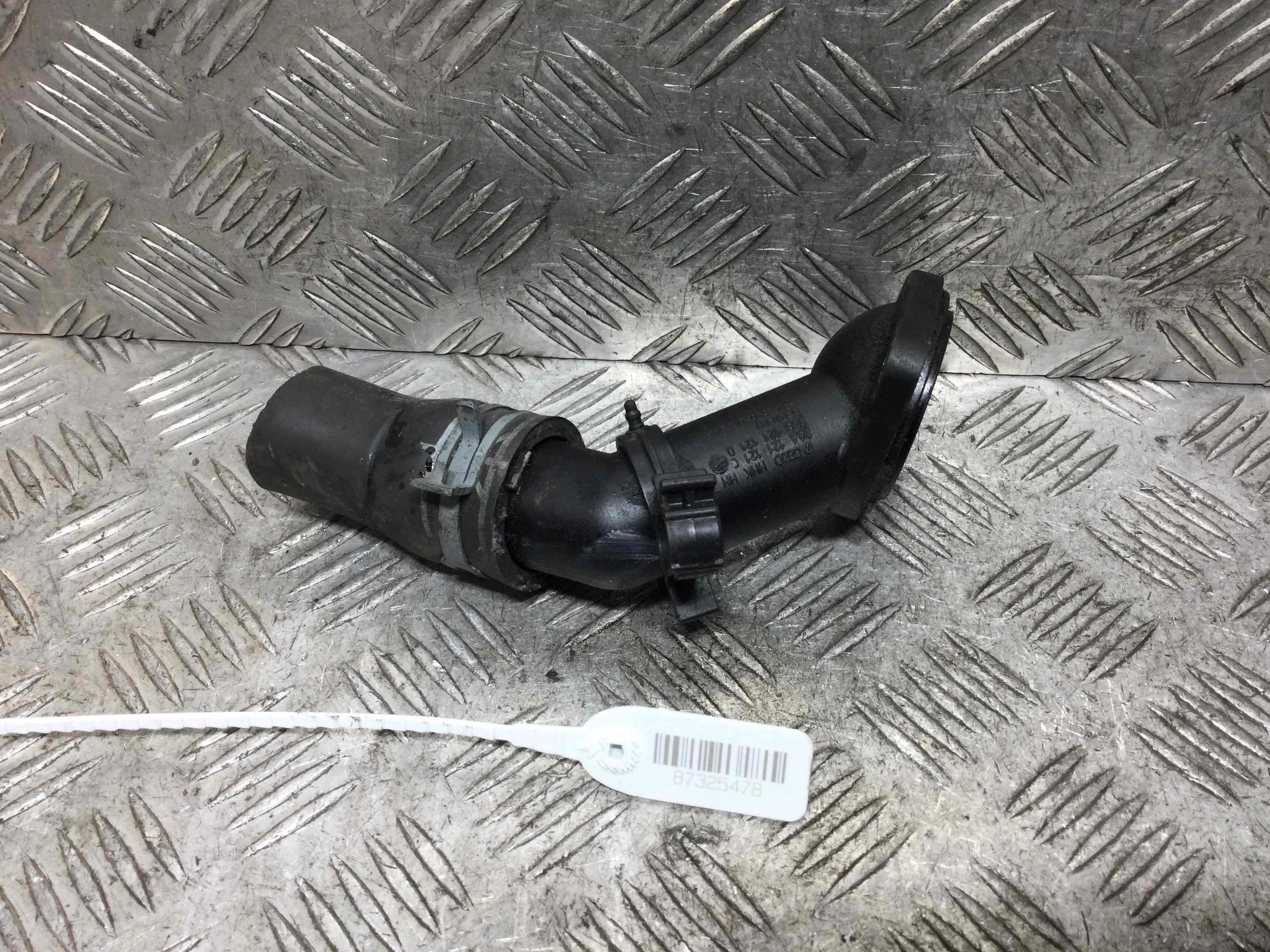 Фланец (тройник) системы охлаждения Audi A3 8L [рестайлинг] (2000-2003) дизель 1.9 TDI Механика Седан