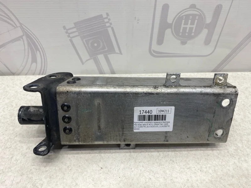 Кронштейн усилителя переднего бампера правый Mercedes-benz 2005 W211