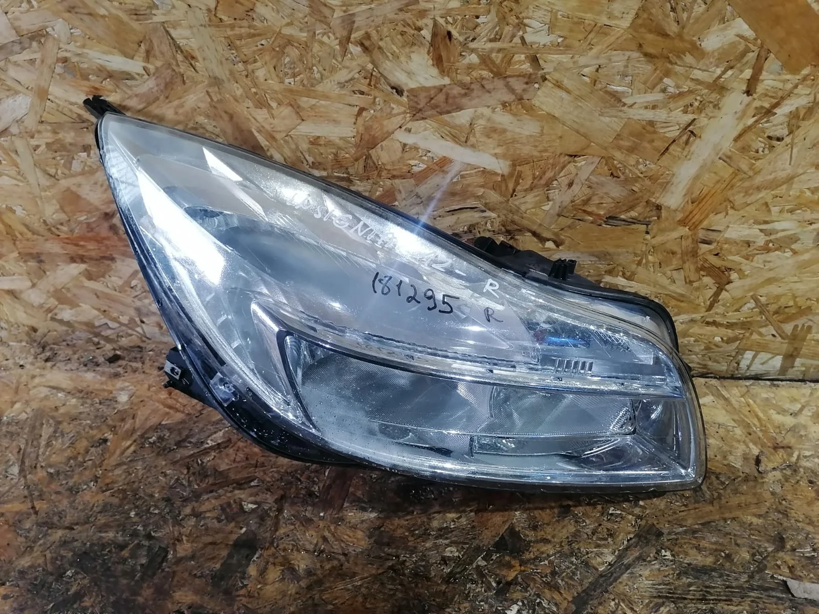 Фара OPEL INSIGNIA 2008- хром правая б/у INSIGNIA(2008-