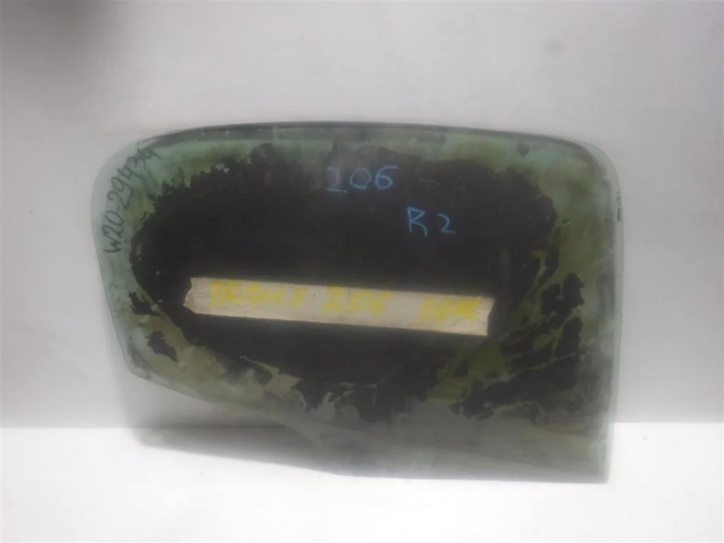 Стекло двери задней правой Peugeot 206 I (1998—2012)