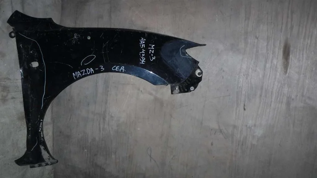 Крыло переднее правое Mazda 3 BK (2003—2006)