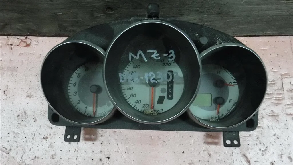 Панель приборов Mazda 3 BK (2003—2006)