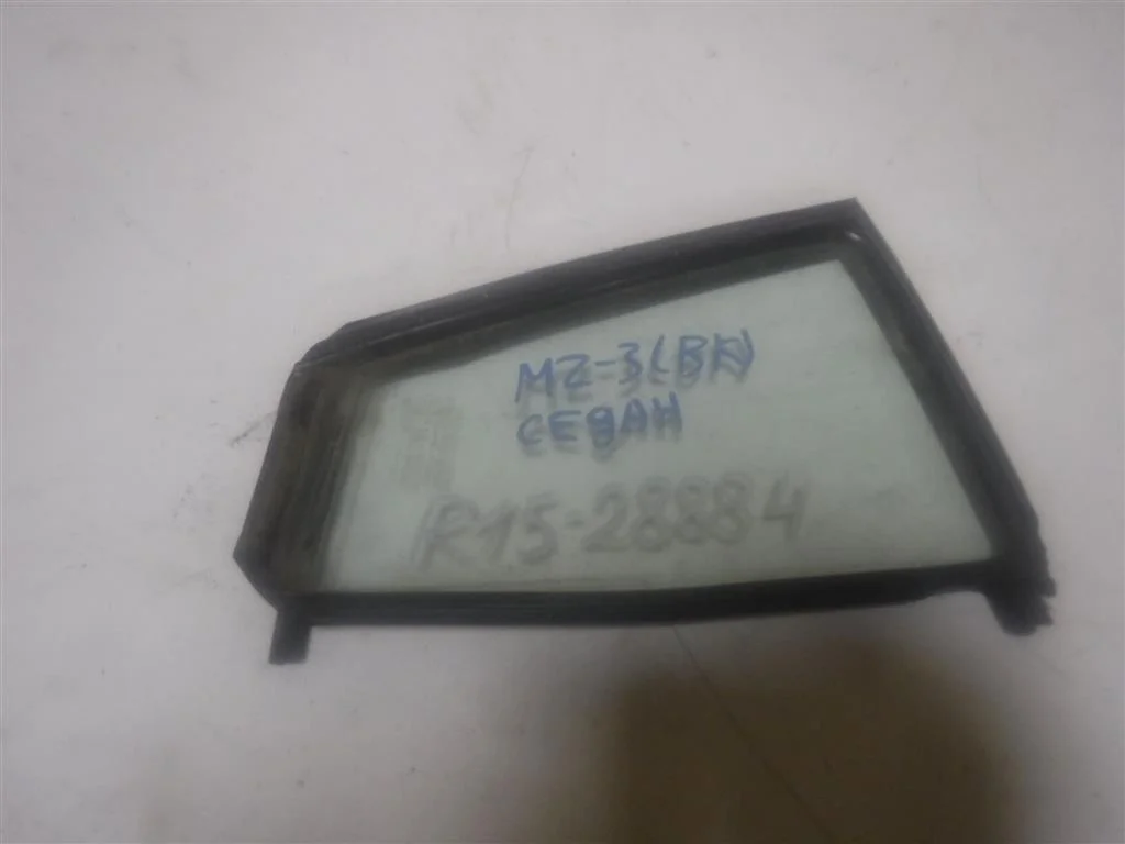 Стекло двери задней правой (форточка) Mazda 3 BK (2003—2006)