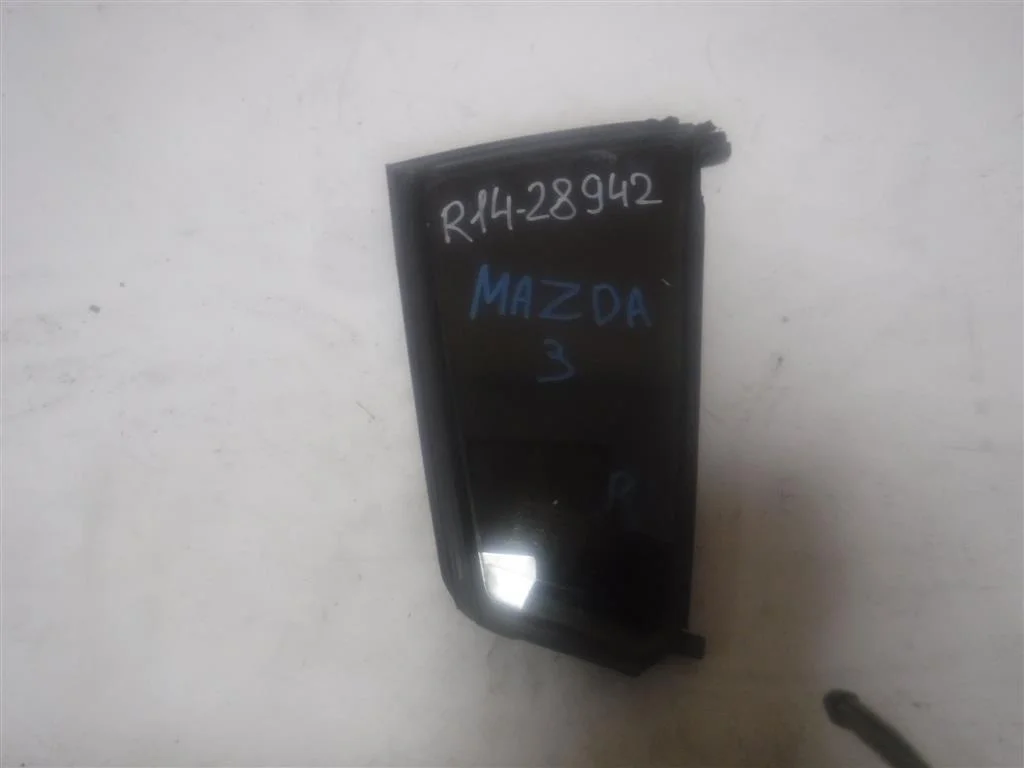 Стекло двери задней правой (форточка) Mazda 3 BK (2003—2006)