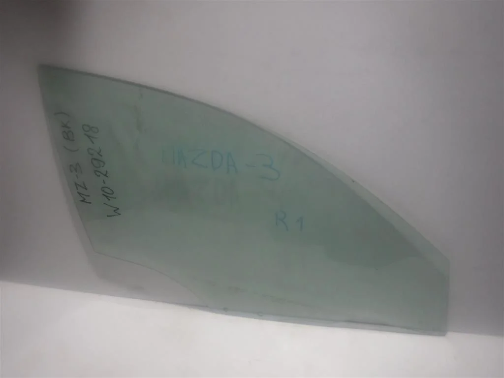 Стекло двери передней правой Mazda 3 BK (2003—2006)