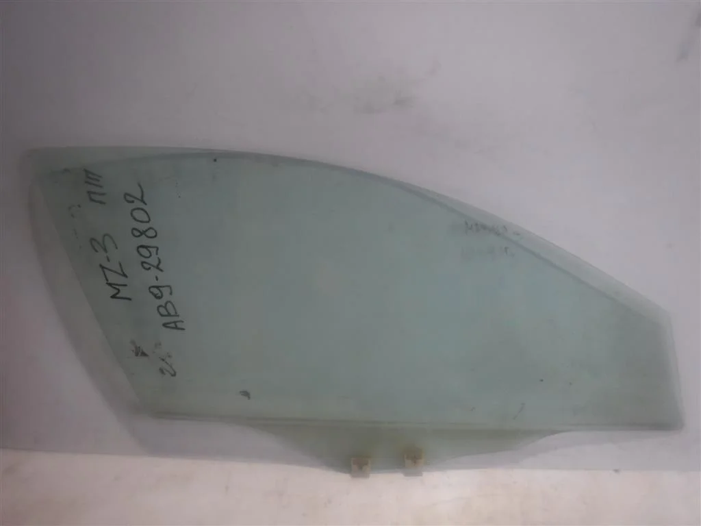 Стекло двери передней правой Mazda 3 BK (2003—2006)