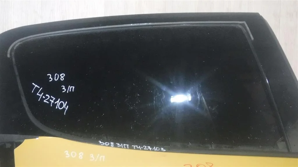 Стекло двери задней правой Peugeot 308 I (2007—2011)