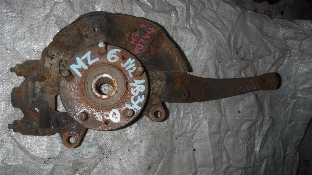 Кулак поворотный передний правый Mazda 6 GH (2007—2009)