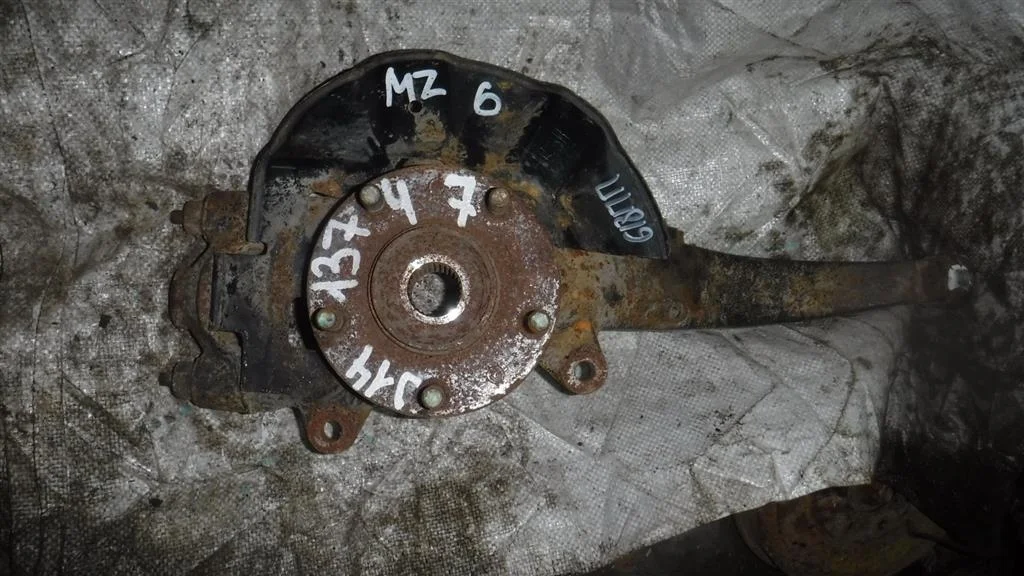 Кулак поворотный передний правый Mazda 6 GH (2007—2009)