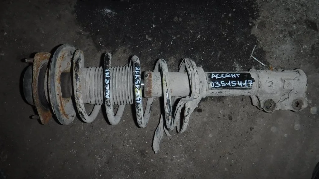 Амортизатор передний правый Hyundai Accent II (1999—2012)