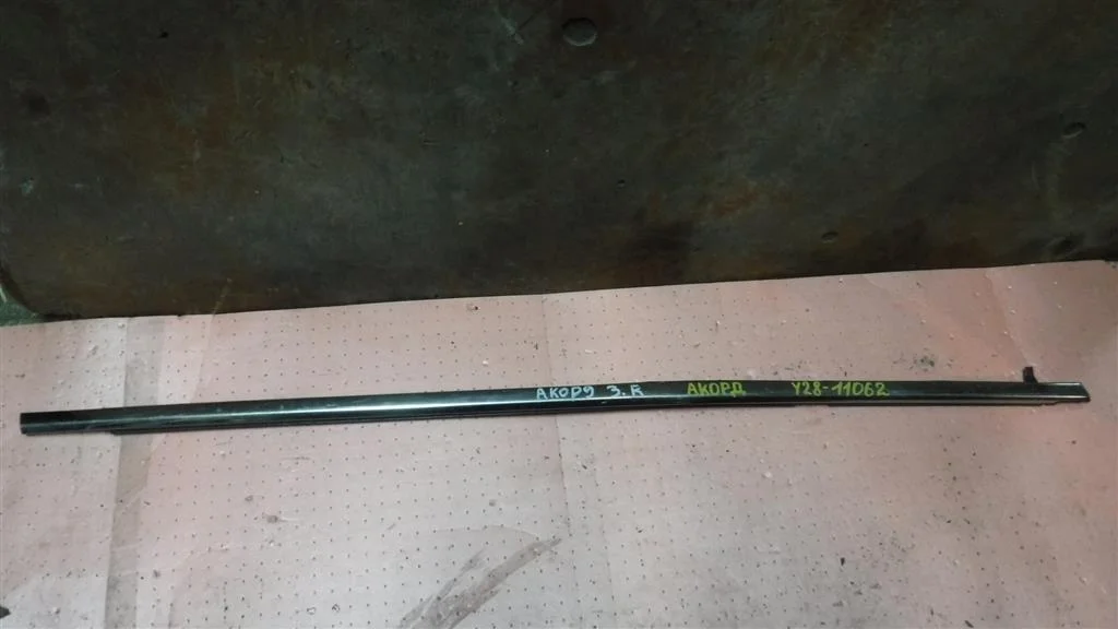 Накладка стекла заднего правого Honda Accord VII (2002—2006)