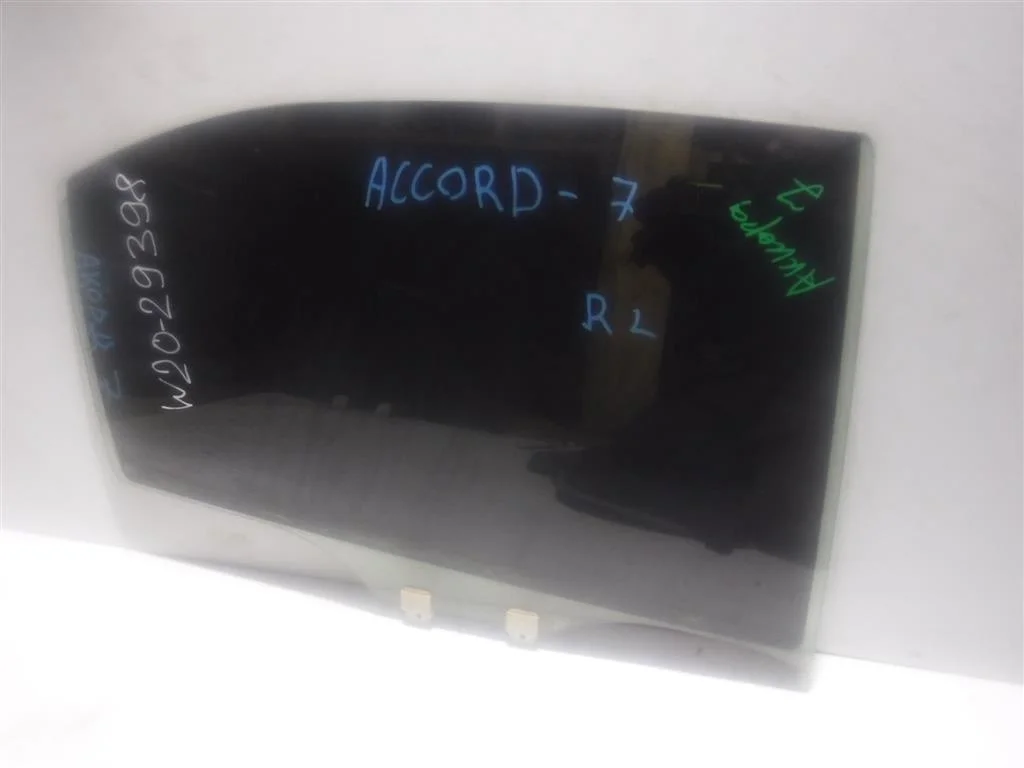 Стекло двери задней правой Honda Accord VII (2002—2006)