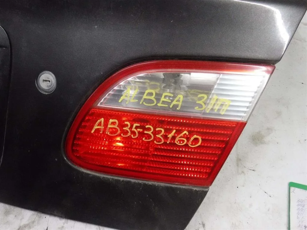 Фонарь задний внутренний правый Fiat Albea I рестайлинг (2005—2012)