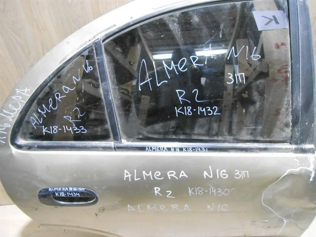 Накладка стекла заднего правого Nissan Almera N16 (2000—2003)