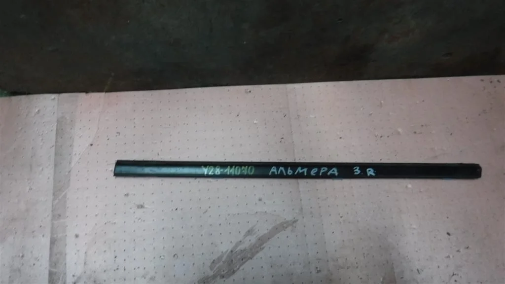 Накладка стекла заднего правого Nissan Almera N16 (2000—2003)