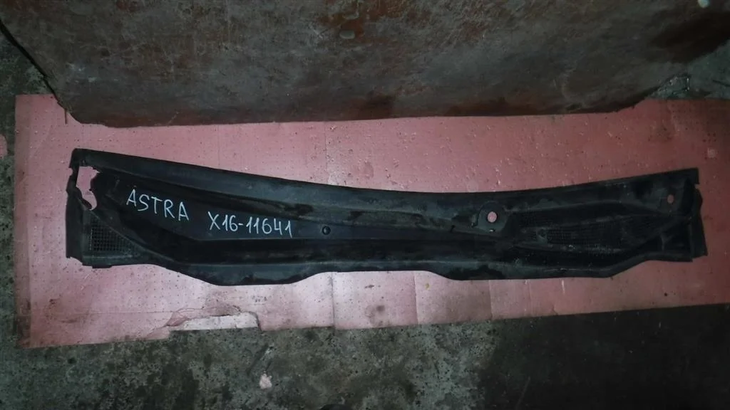 Решетка стеклоочистителя (планка под лобовое стекло, жабо) Opel Astra H (2004—2007)