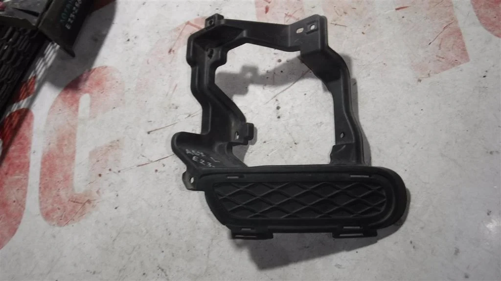 Кронштейн фары противотуманной левой Mitsubishi ASX I (2010—2013)