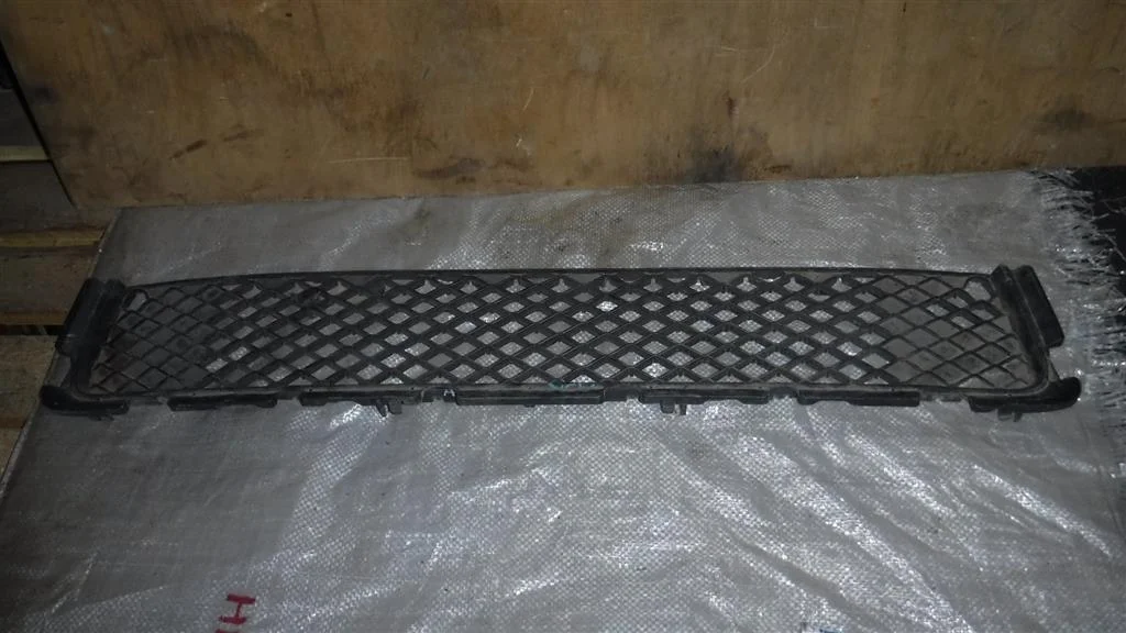 Решетка в бампер центральная Mitsubishi ASX I (2010—2013)