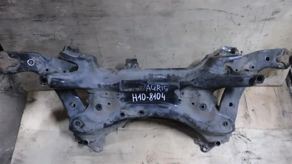 Балка подмоторная Toyota Auris E150 (2006—2010)