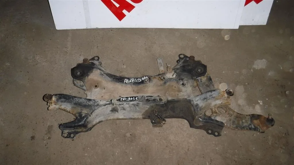 Балка подмоторная Toyota Auris E150 (2006—2010)