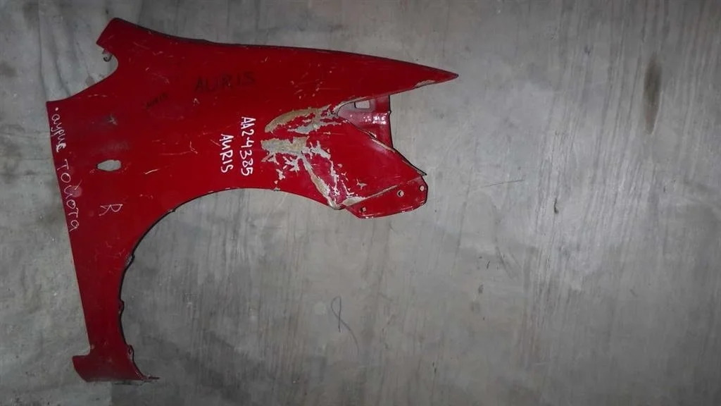 Крыло переднее правое Toyota Auris E150 (2006—2010)