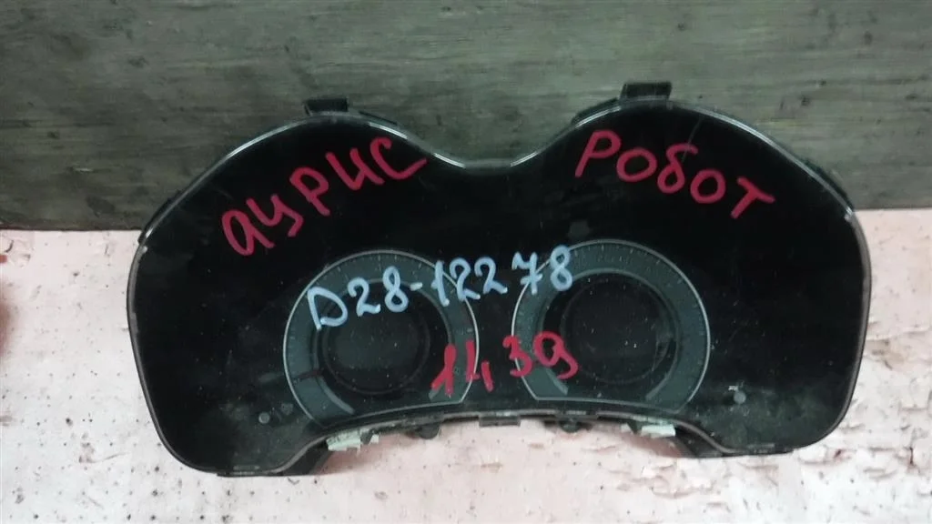 Панель приборов Toyota Auris E150 (2006—2010)