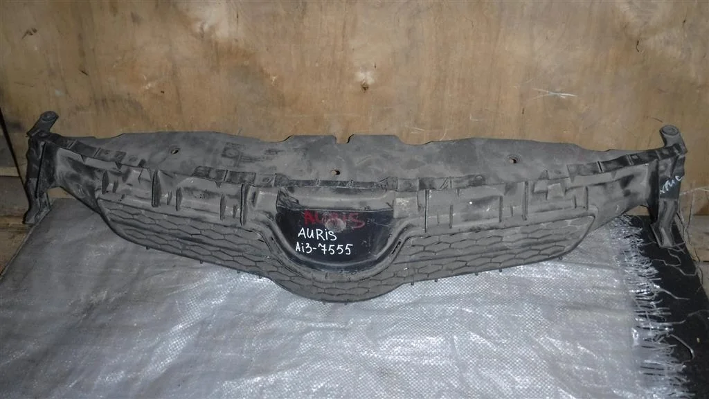 Решетка радиатора Toyota Auris E150 (2006—2010)