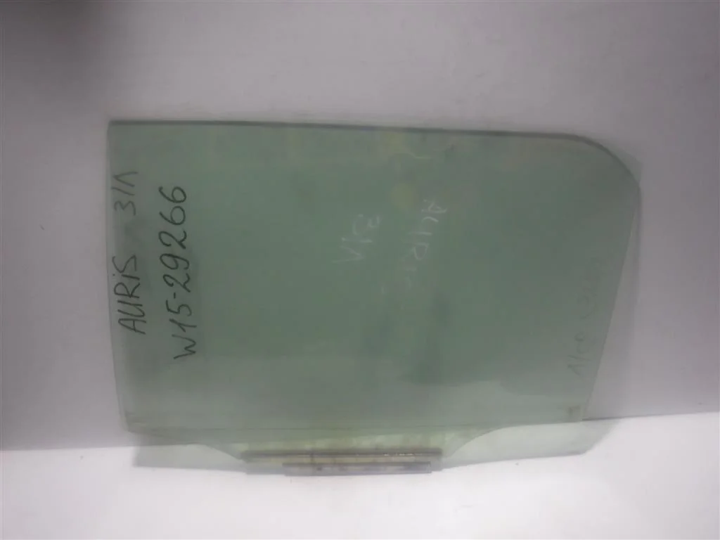 Стекло двери задней левой Toyota Auris E150 (2006—2010)