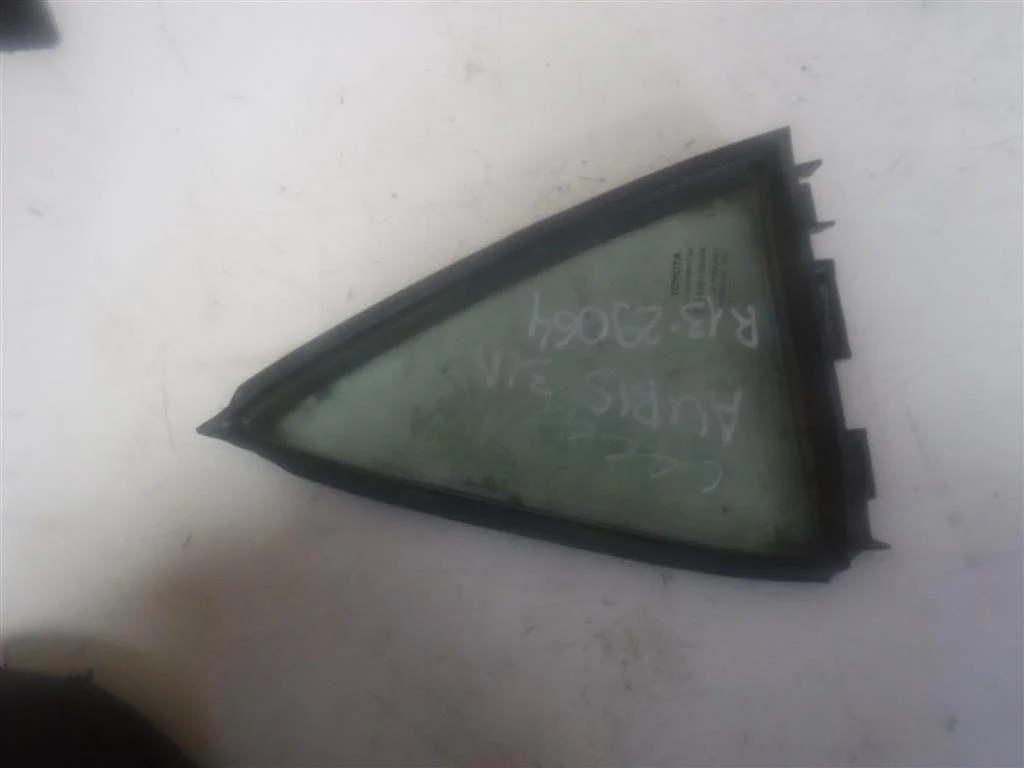 Стекло двери задней левой (форточка) Toyota Auris E150 (2006—2010)