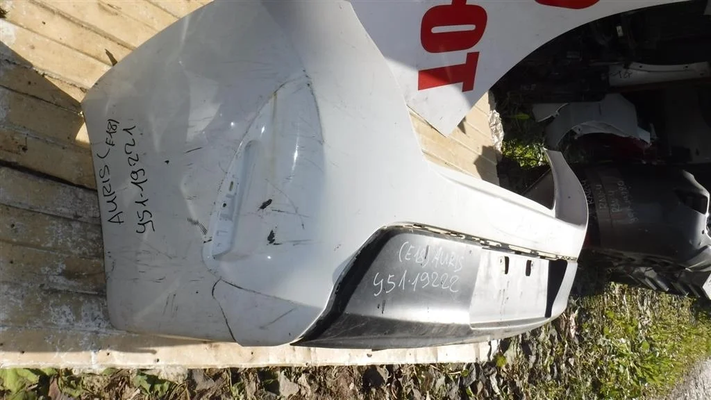 Бампер задний Toyota Auris E180 (2012—2015)