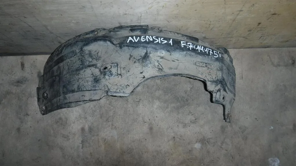 Локер передний левый Toyota Avensis T220 (1997—2000)