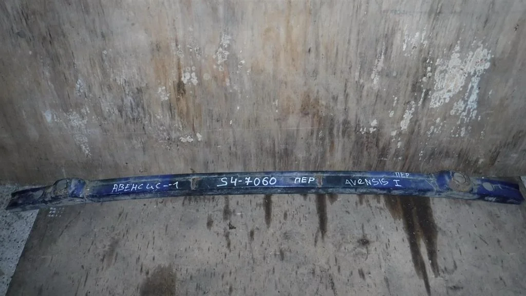 Усилитель переднего бампера Toyota Avensis T220 (1997—2000)