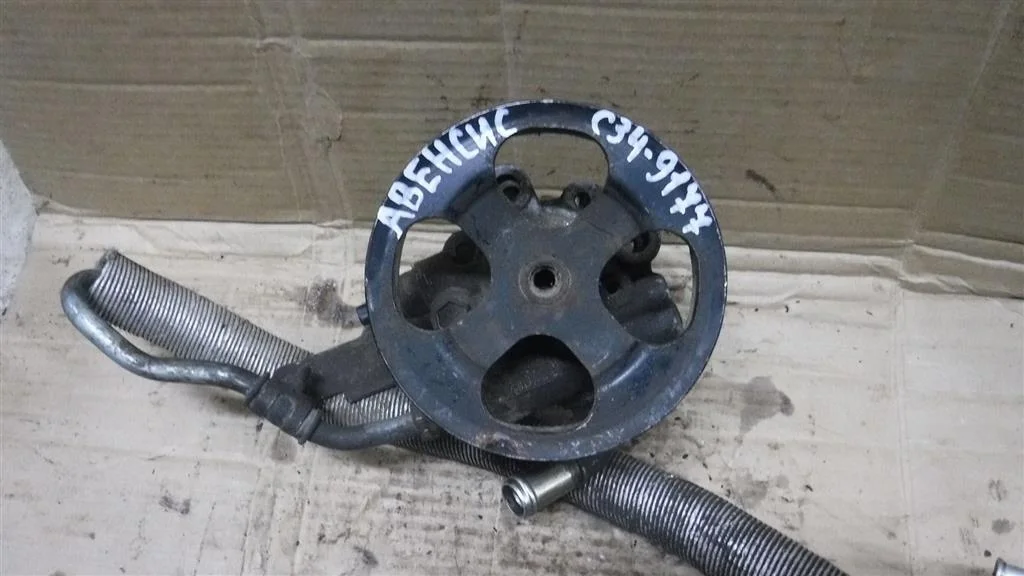 Насос гидроусилителя Toyota Avensis T250 (2003—2006)