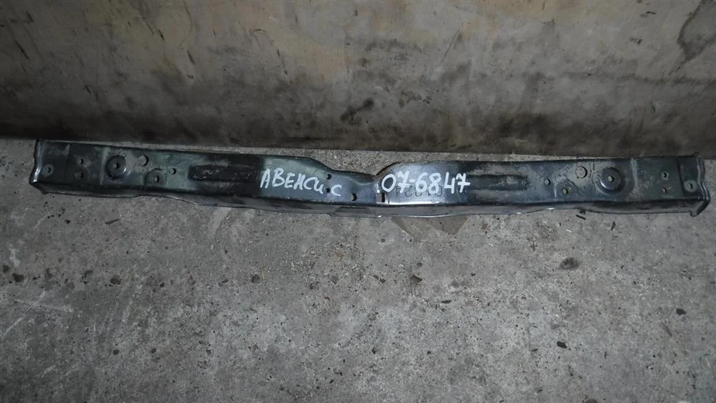 Панель передняя Toyota Avensis T250 (2003—2006)