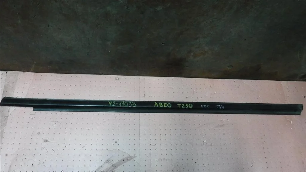 Накладка стекла переднего левого Chevrolet Aveo I рестайлинг (2006—2012)