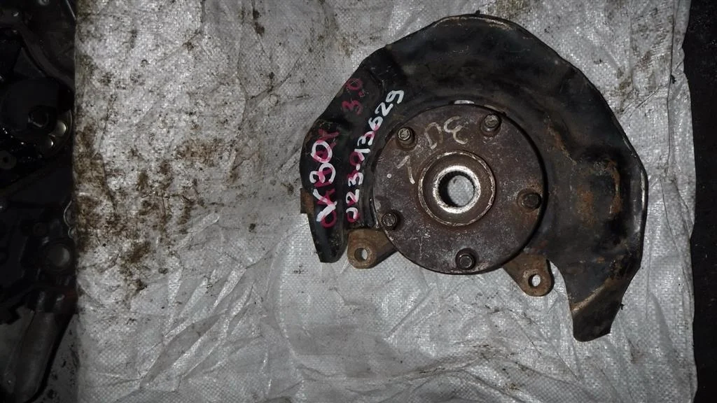 Кулак поворотный передний левый Toyota Camry XV30 (2001—2006)