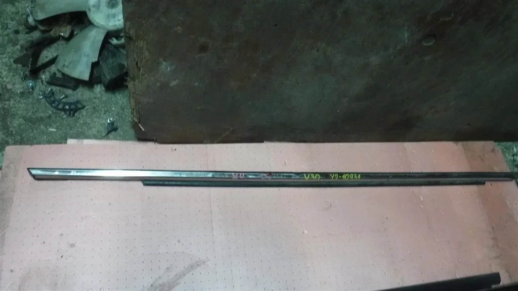 Накладка стекла переднего правого Toyota Camry XV30 (2001—2006)