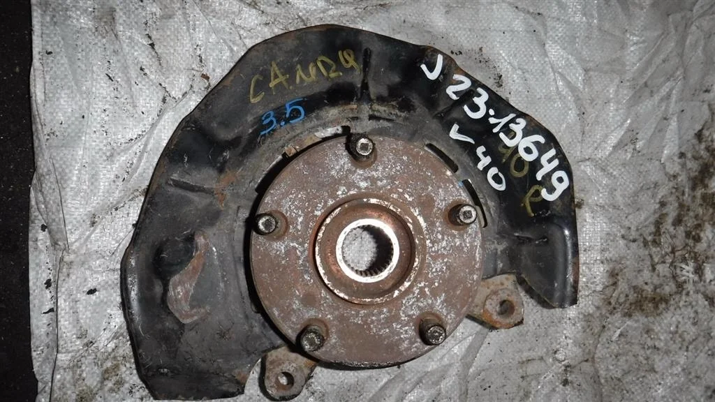 Кулак поворотный передний правый Toyota Camry XV40 (2006—2009)