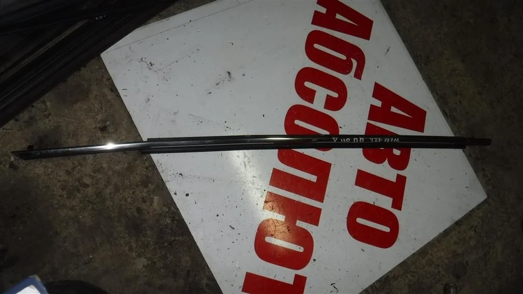 Накладка стекла переднего правого Toyota Camry XV40 (2006—2009)