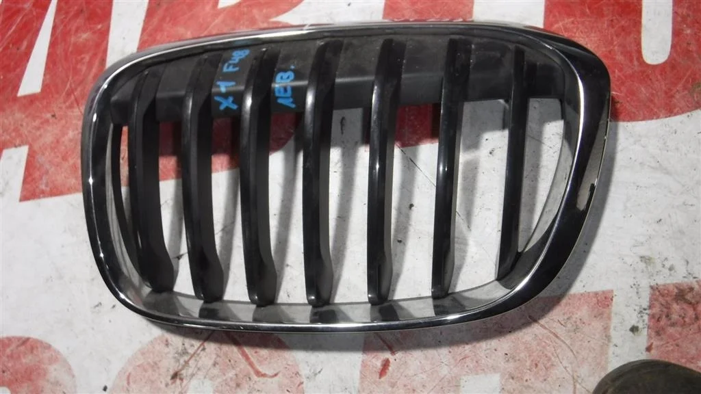 Решетка радиатора левая BMW X1 F48 (2015—2019)